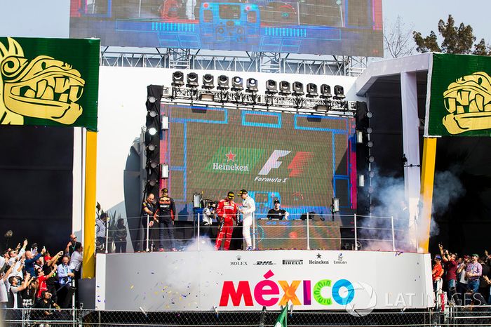 Podium: ganador, Max Verstappen, Red Bull Racing, segundo, Valtteri Bottas, Mercedes AMG F1, tercero, Kimi Raikkonen, Ferrari