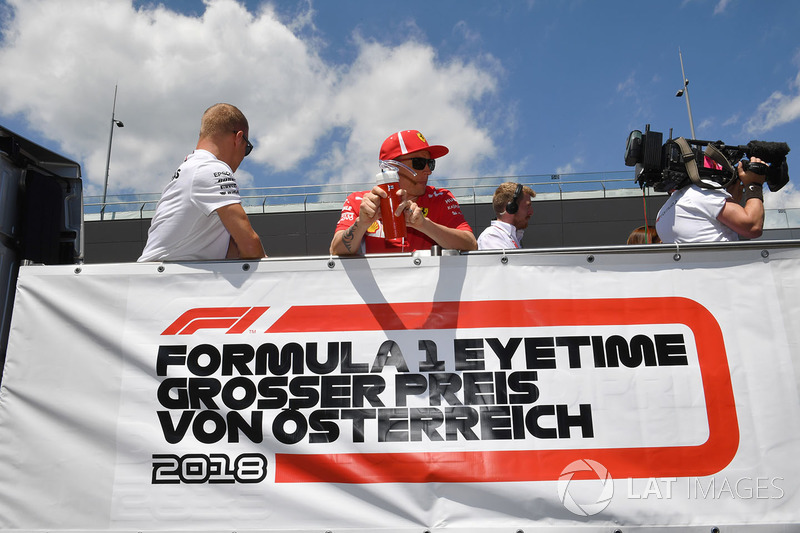 Valtteri Bottas, Mercedes-AMG F1 and Kimi Raikkonen, Ferrari on the drivers parade