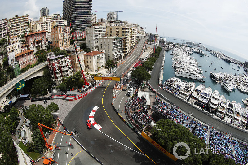 Une vue d'ensemble de Kimi Raikkonen, Ferrari SF71H, à Sainte Devote