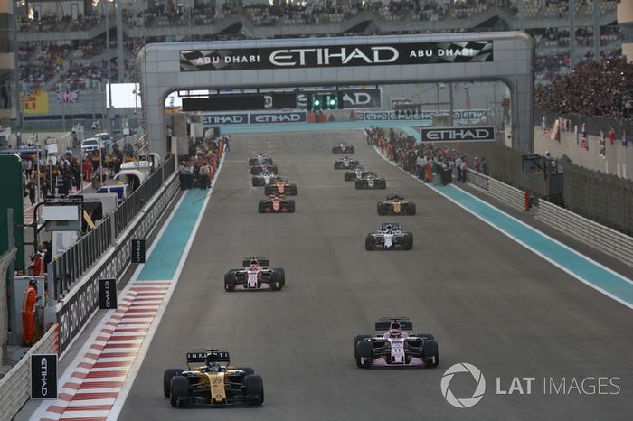 Nico Hulkenberg, Renault F1 Team RS17, Sergio Perez, Force India VJM10, Esteban Ocon, Force India VJM10