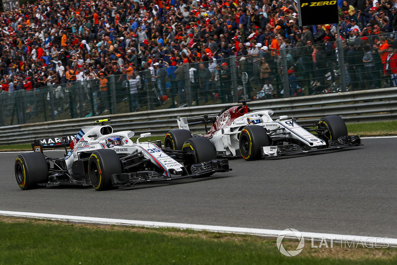 Sergey Sirotkin, Williams FW41 and Marcus Ericsson, Sauber C37 battle