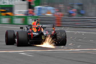 Daniel Ricciardo, Red Bull Racing RB14 sparks