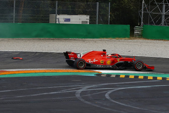 Sebastian Vettel, Ferrari SF71H spins with damage on lap one