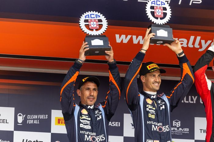 Podio: Dani Sordo, Candido Carrera, Hyundai World Rally Team Hyundai i20 N Rally1