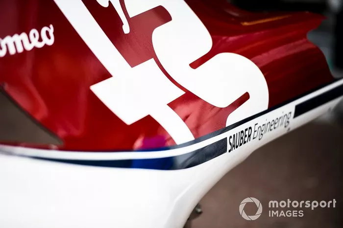 Capa do motor da Alfa Romeo Racing C38