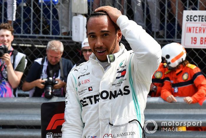 Lewis Hamilton, Mercedes AMG F1, celebra la pole después de la sesión clasificatoria
 