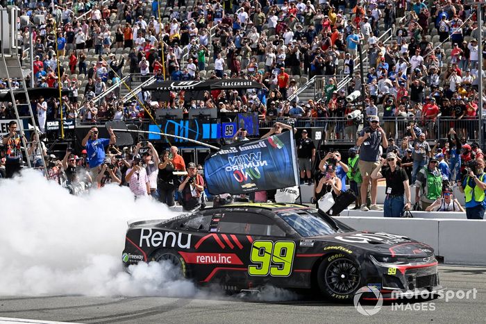 Ganador de la carrera Daniel Suárez, TrackHouse Racing, Onx Homes / Renu Chevrolet Camaro 