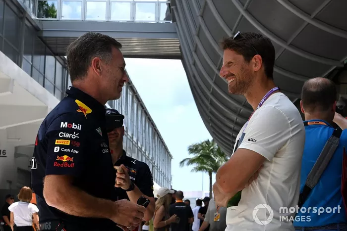 Christian Horner, director del equipo Red Bull Racing, con Romain Grosjean