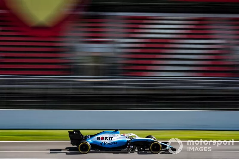 George Russell, com a Williams FW42, 11º