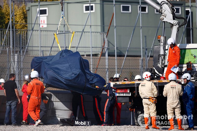 The crashed car of Pierre Gasly, Red Bull Racing RB15 is recovered