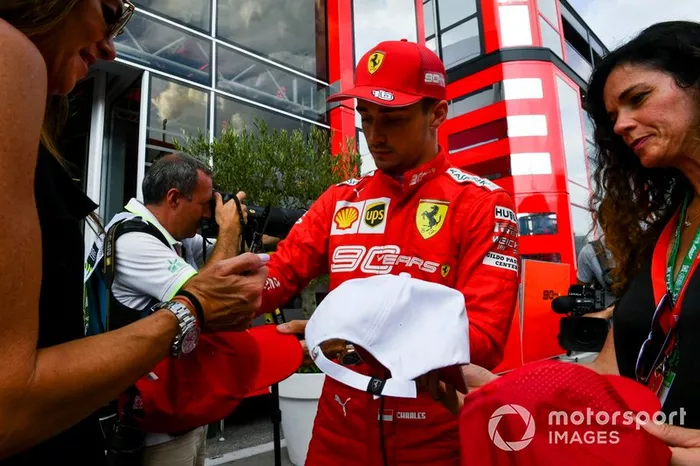 Charles Leclerc, Ferrari, firma autógrafos