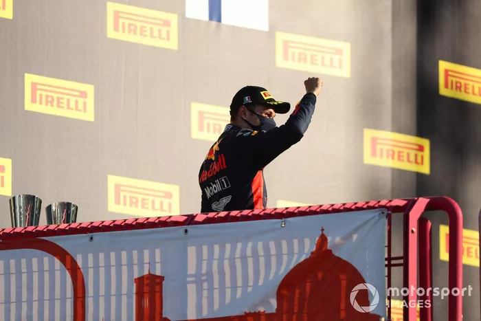 Podio: tercer lugar Alex Albon, Red Bull Racing