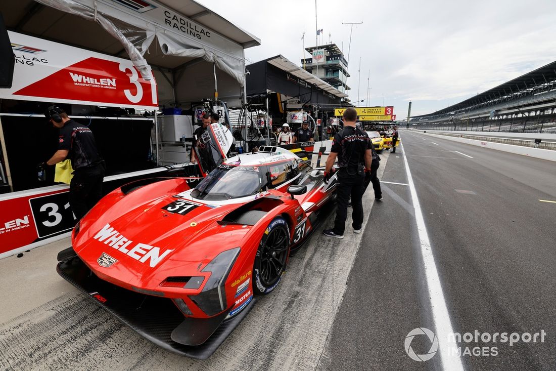 #31 Action Express Racing Cadillac V-Series.R: Pipo Derani, Jack Aitken, Tom Blomqvist