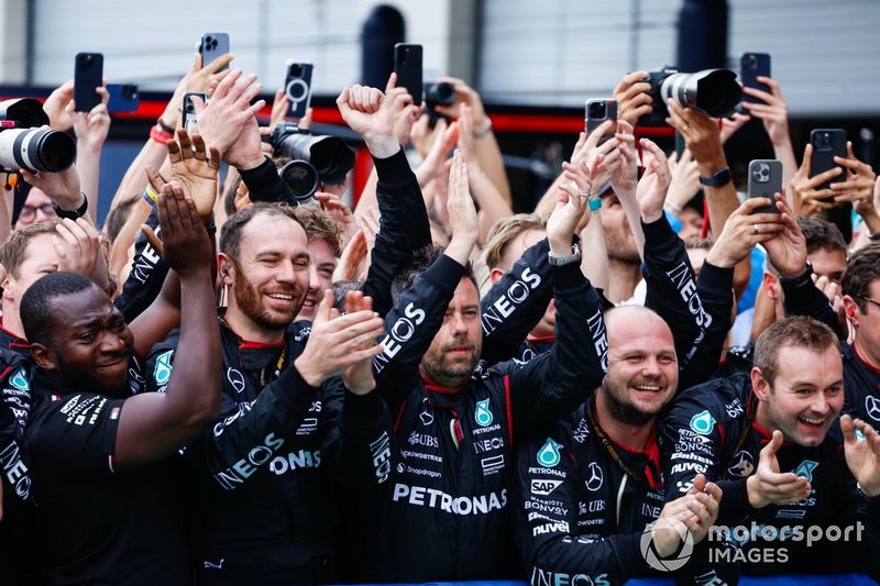 Verstappen Defended, Mercedes Trashed: The Inside Story You Need To See - md31quk