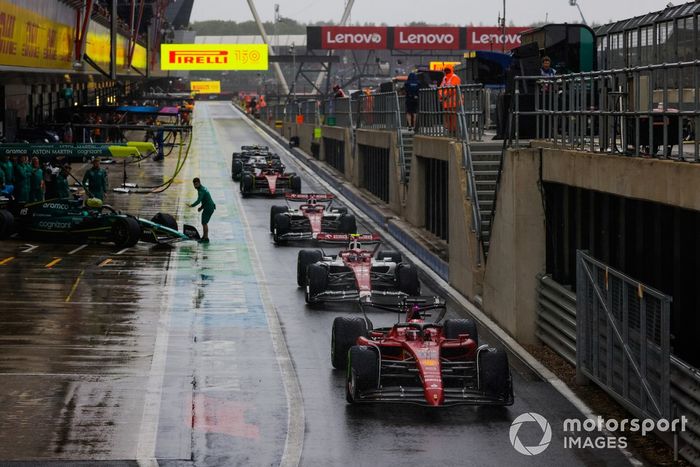 Charles Leclerc, Ferrari F1-75, salida de los boxes