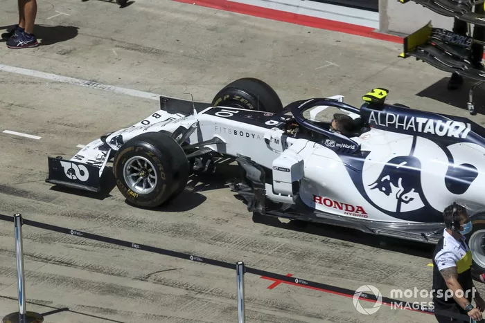 Práctica de parada en boxes de AlphaTauri con el coche de Pierre Gasly, AlphaTauri AT01