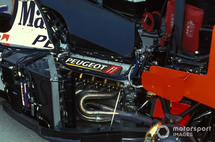 El motor Peugeot en un McLaren MP4-9 
