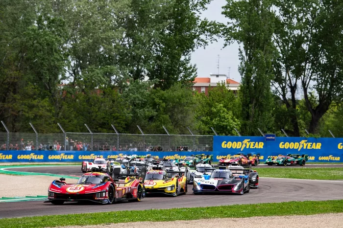 Start action, #51 Ferrari AF Corse Ferrari 499P: Alessandro Pier Guidi, James Calado, Antonio Giovinazzi, #83 AF Corse Ferrari 499P: Robert Kubica, Yifei Ye, Philip Hanson, #15 BMW M Team WRT BMW M Hybrid V8: Dries Vanthoor, Raffaele Marciello, Kevin Magn