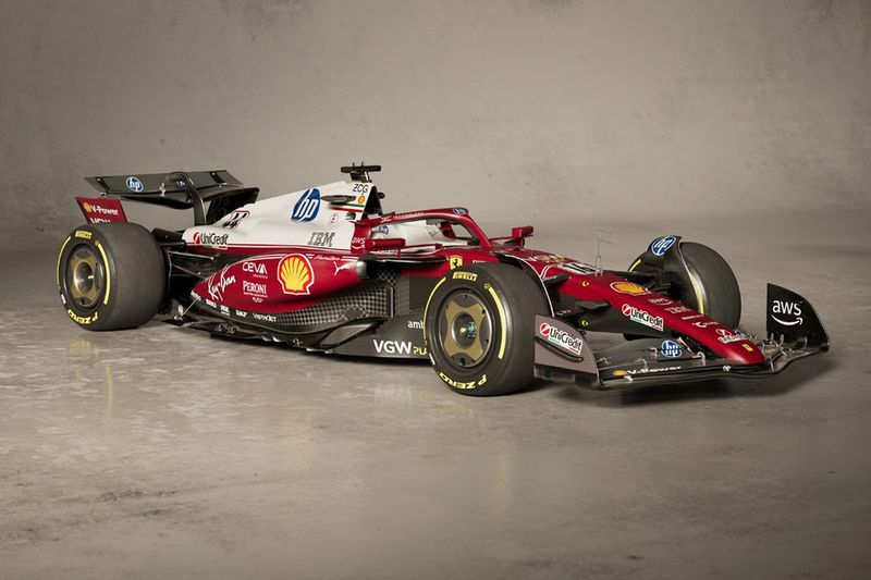 フェラーリ、F1イタリアGPを戦う特別カラーリングを公開。ウイングも