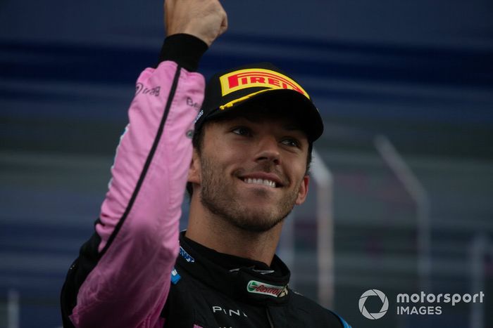 Pierre Gasly, Alpine F1 Team, 3ª posición, celebra en el podio
