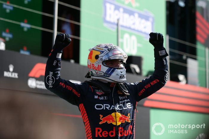 Max Verstappen, Red Bull Racing, celebra la pole en Parc Ferme