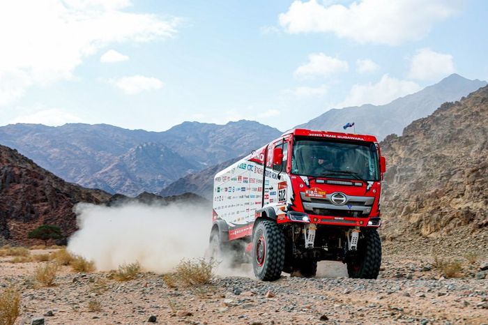 #512 Hino Team Sugawara: Teruhito Sugawara, Yuji Mochizuki, Hirokazu Somemiya