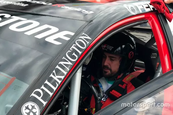 Fernando Alonso al volante del Toyota Corolla de Súper TC2000