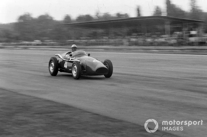 6. Ron Flockhart, Connaught B Alta: del 23º al 3º en el GP de Italia 1956