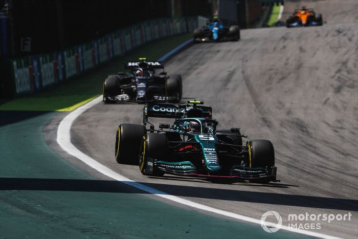 Sebastian Vettel, Aston Martin AMR21, Pierre Gasly, AlphaTauri AT02