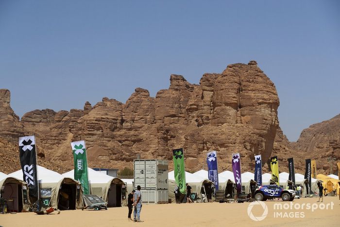 Sara Price, Kyle Leduc, Chip Ganassi Racing, car in the pits