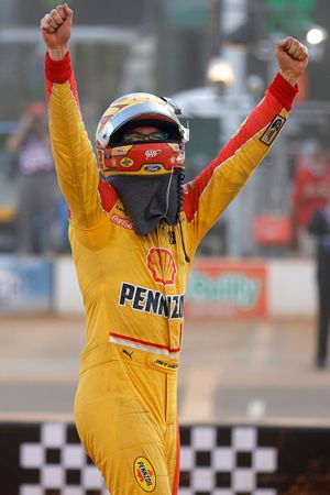 Race winner Joey Logano, Team Penske, Ford Mustang Shell Pennzoil