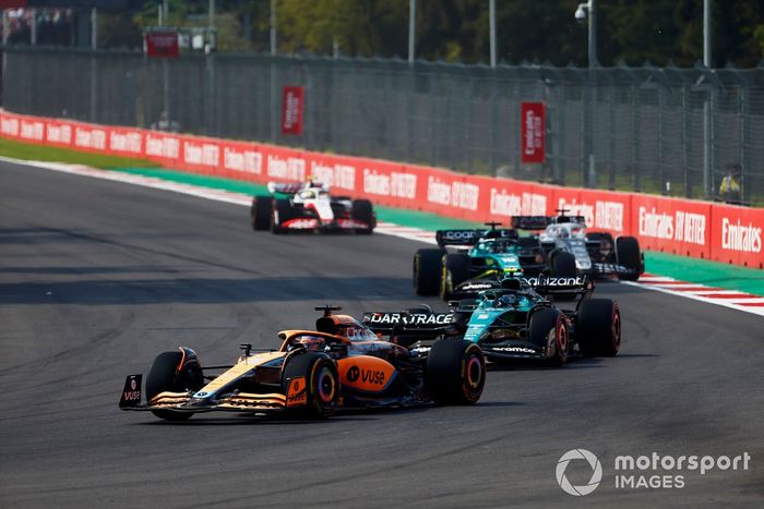 Daniel Ricciardo, McLaren MCL36, Sebastian Vettel, Aston Martin AMR22, Lance Stroll