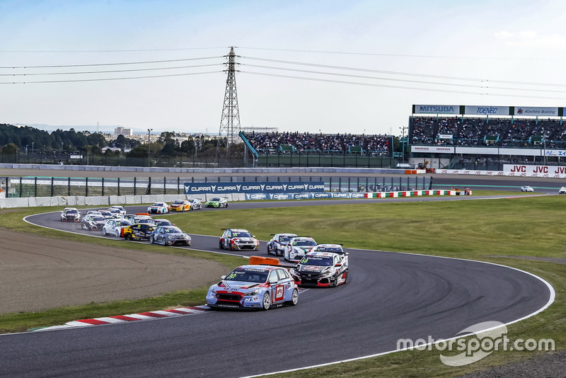 Gabriele Tarquini, BRC Racing Team Hyundai i30 N TCR, al comando