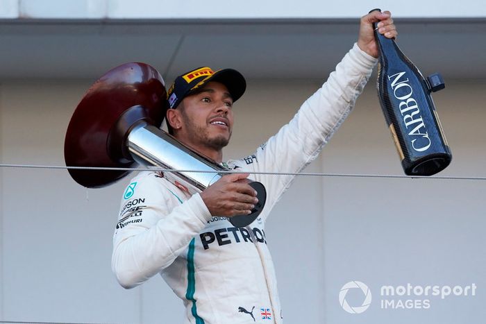 Podio: ganador de la carrera Lewis Hamilton, Mercedes AMG F1 celebra