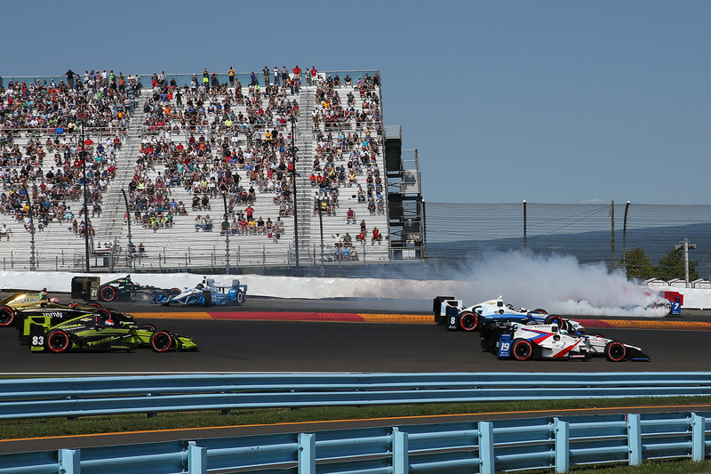 Mikhail Aleshin, Schmidt Peterson Motorsports Honda, Juan Pablo Montoya, Team Penske Chevrolet in tr