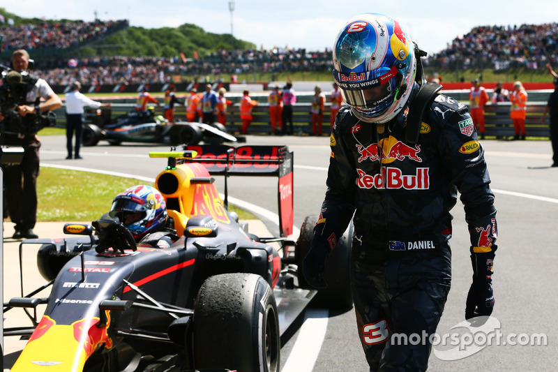 También vive un momento delicado Ricciardo, que aseguró que perdió el podio por el Virtual Safety Car y vio cómo, por segunda carrera consecutiva, su compañero subía al podio.