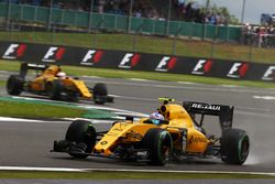 Jolyon Palmer, Renault Sport F1 Team RS16 leads team mate Kevin Magnussen, Renault Sport F1 Team RS16