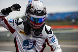 Winnaar Alexander Albon, ART Grand Prix in parc ferme