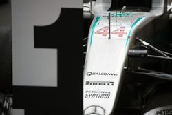 La Mercedes AMG F1 W07 Hybrid del vincitore della gara Lewis Hamilton, Mercedes AMG F1 nel parco chiuso