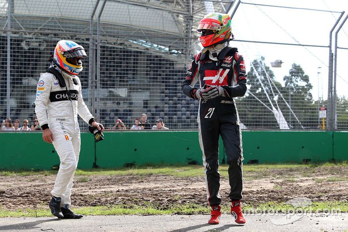 Esteban Gutierrez, Haas F1 Team y Fernando Alonso, McLaren