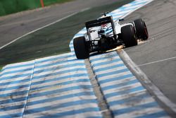 Felipe Massa, Williams FW38 sends sparks flying