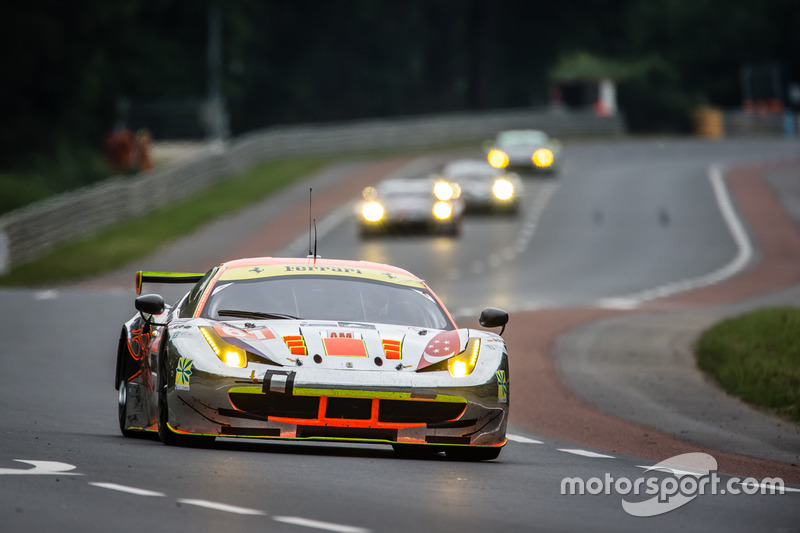 41: (GTE AM Pole) #61 Clearwater Racing Ferrari 458 Italia: Mok Weng Sun, Rob Bell, Keita Sawa