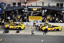 #4 Corvette Racing Chevrolet Corvette C7.R: Oliver Gavin, Tommy Milner, Marcel Fässler, #3 Corvette