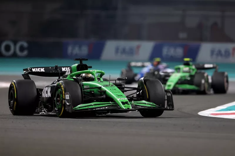 Nico Hulkenberg, Sauber, Gabriel Bortoleto, Sauber