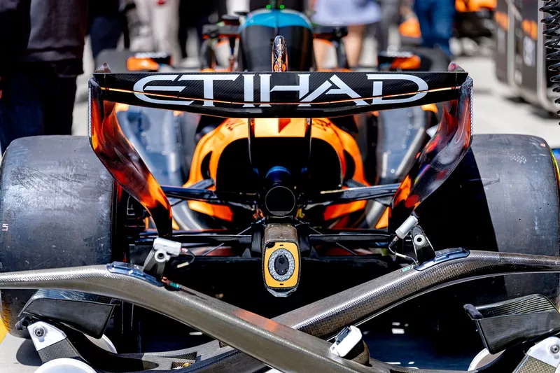 Présentation technique d'une voiture McLaren