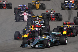 Lewis Hamilton, Mercedes AMG F1 W08, Max Verstappen, Red Bull Racing RB13, Daniel Ricciardo, Red Bull Racing RB13, Felipe Massa, Williams FW40