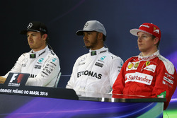 Pressekonferenz: 2. Nico Rosberg, Mercedes AMG F1; 1. Lewis Hamilton, Mercedes AMG F1; 3. Kimi Räikk