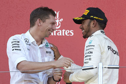 James Vowles, Chief Strategist, Mercedes AMG F1, Ril vincitore della gara Lewis Hamilton, Mercedes A