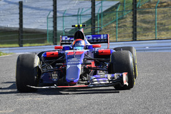 Carlos Sainz Jr., Scuderia Toro Rosso STR12 retires from the race