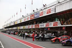 Pitlane atmosphere